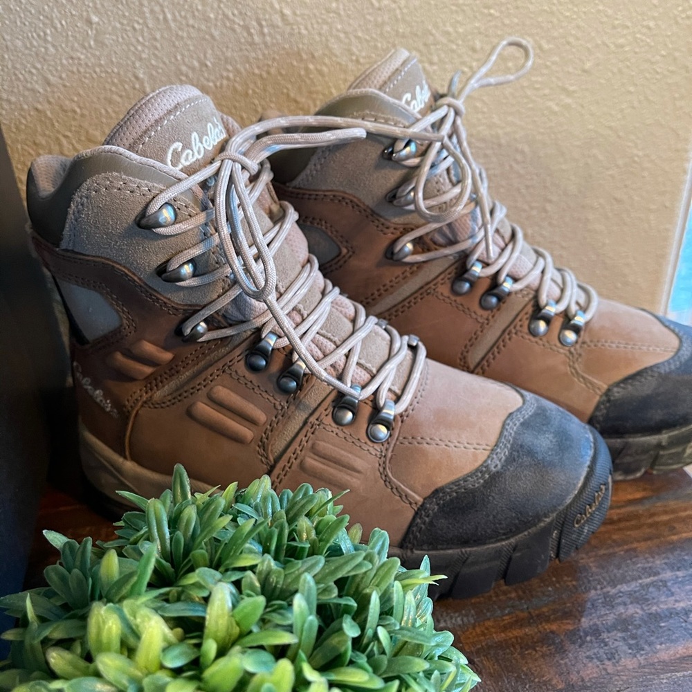 Cabelas hiking/snow boot